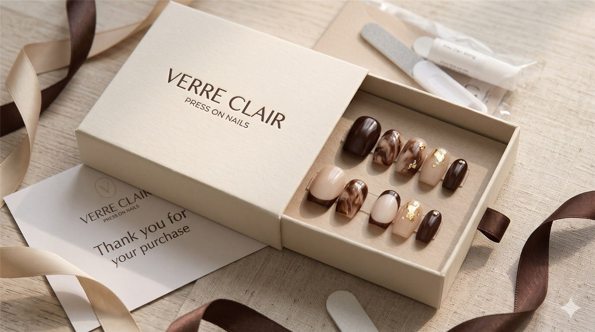 VERRE CLAIR press-on nails in their gift box